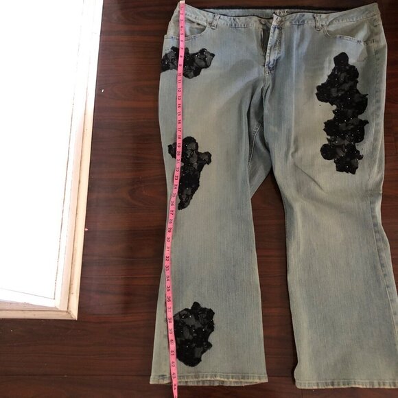 Woman's Plus Size L.A. Blues Deluxe Jeans With Black Lace Embellishment Size 26 - Picture 6 of 15